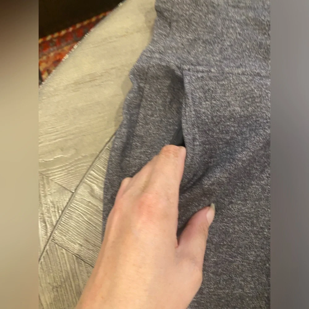 Lululemon On The Fly Pant Flattering Fit Lightweight Breathable Fabric Gray W 4 - Picture 6 of 6